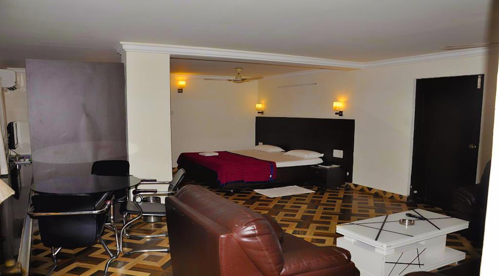 Aditya Palace Hotel Rājahmundry Kültér fotó